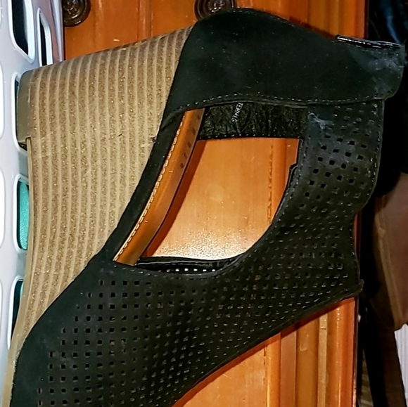 Heels - Picture 4 of 8